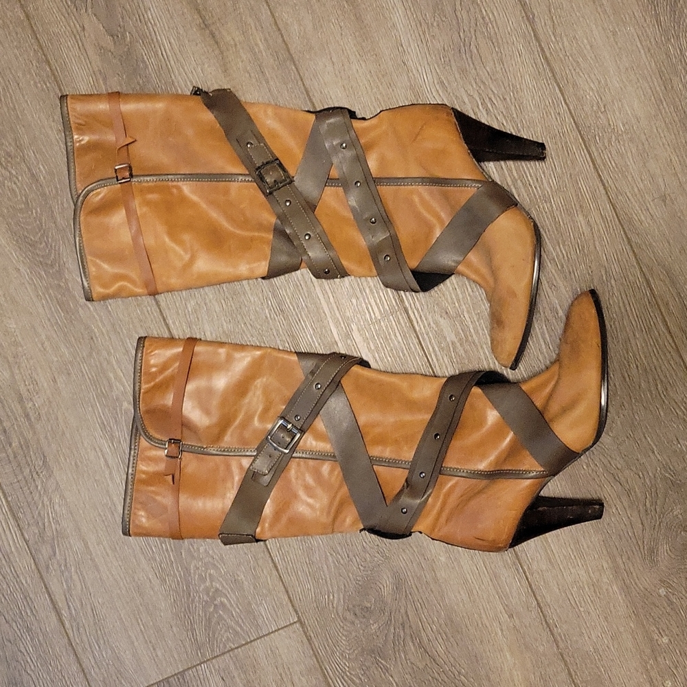 Colin Stuart leather two toned boots.